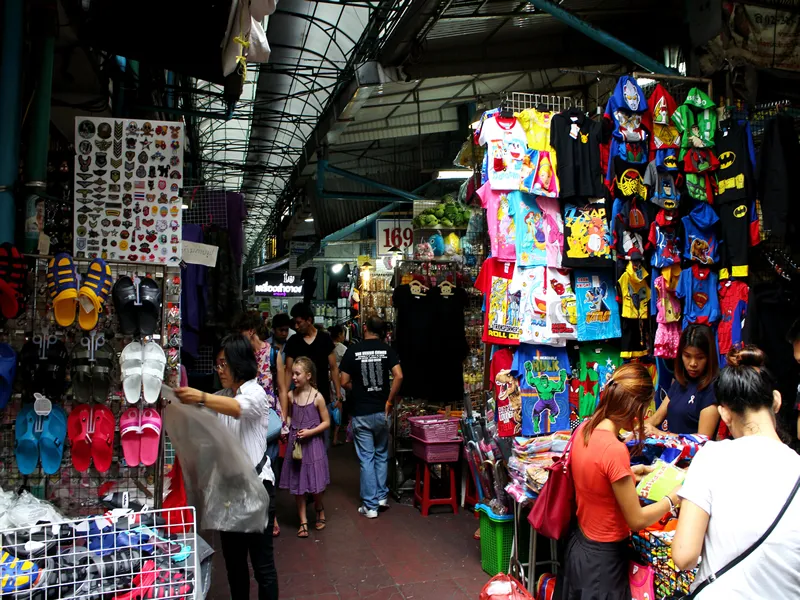 BANGKOK, THAILAND - JULY 14, 2017: People are shopping in Sampeng Market. it is one of destinations to buy products at wholesale rate, located in Chinatown district, Bangkok, Thailand. July 14, 2017