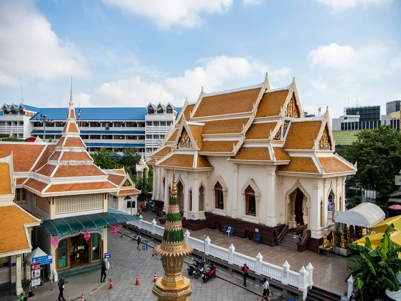 BANGKOK - JUNE 19 : Thai Contemporary Art Exhibition by youth artist on June 19, 2015 at Wat Traimit Bangkok, Thailand.