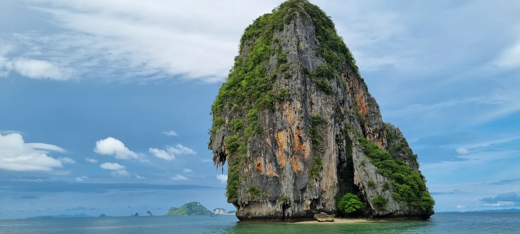 Rock-Climbing-Railay-Beach