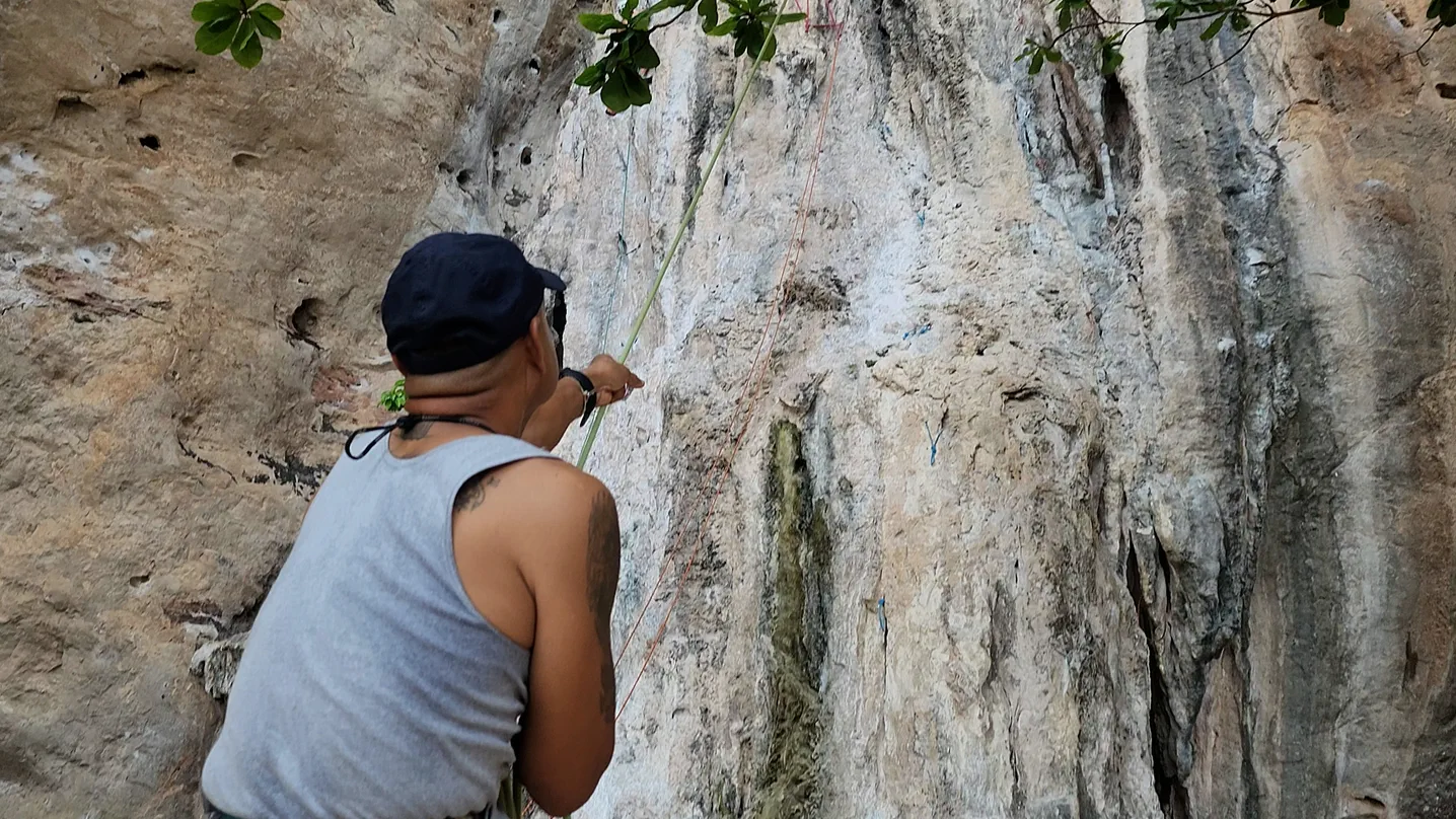 Rock-Climbing-Railay-Beach