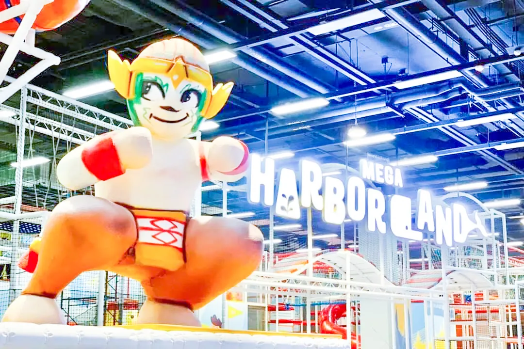 Children Welcoming you to HorborLand at IconSiam in Bangkok